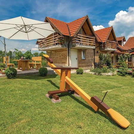 2 Bedroom Cozy Home In Licko Lesce 외부 사진