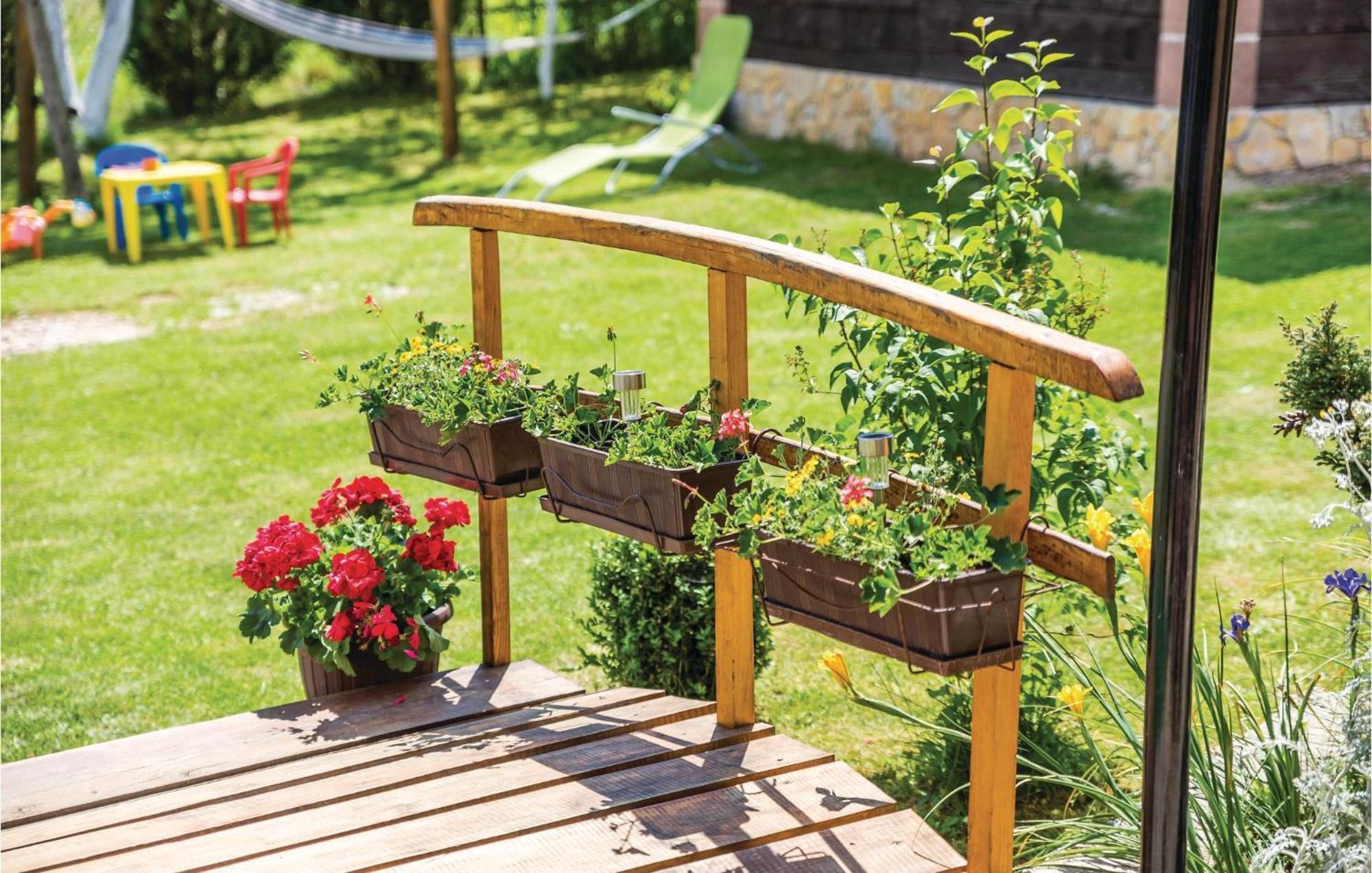 2 Bedroom Cozy Home In Licko Lesce 외부 사진