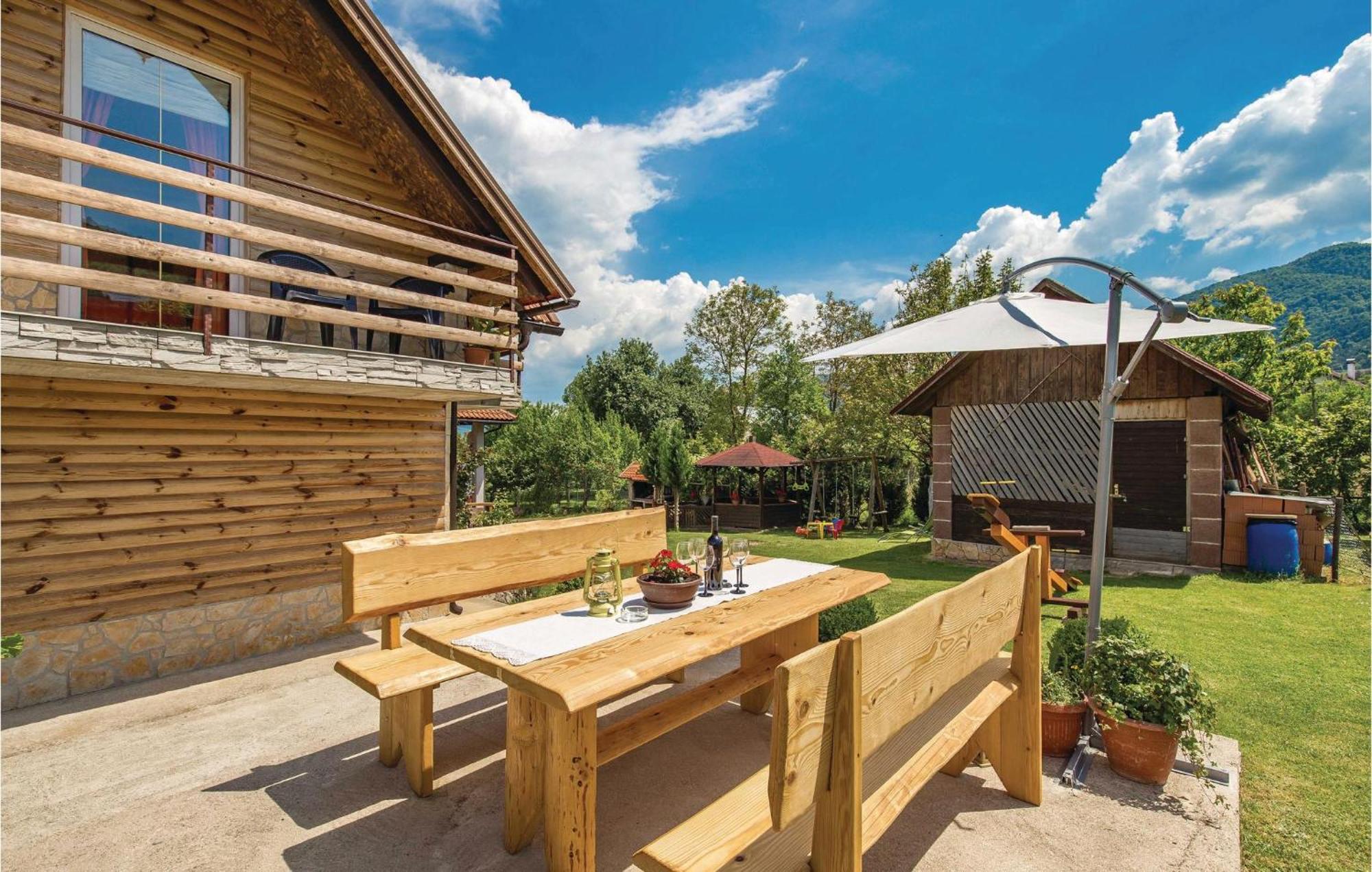 2 Bedroom Cozy Home In Licko Lesce 외부 사진