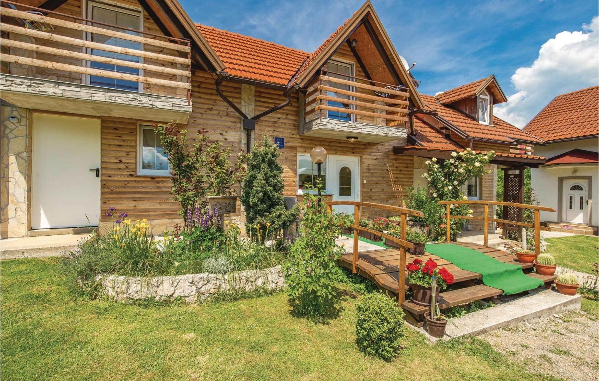 2 Bedroom Cozy Home In Licko Lesce 외부 사진