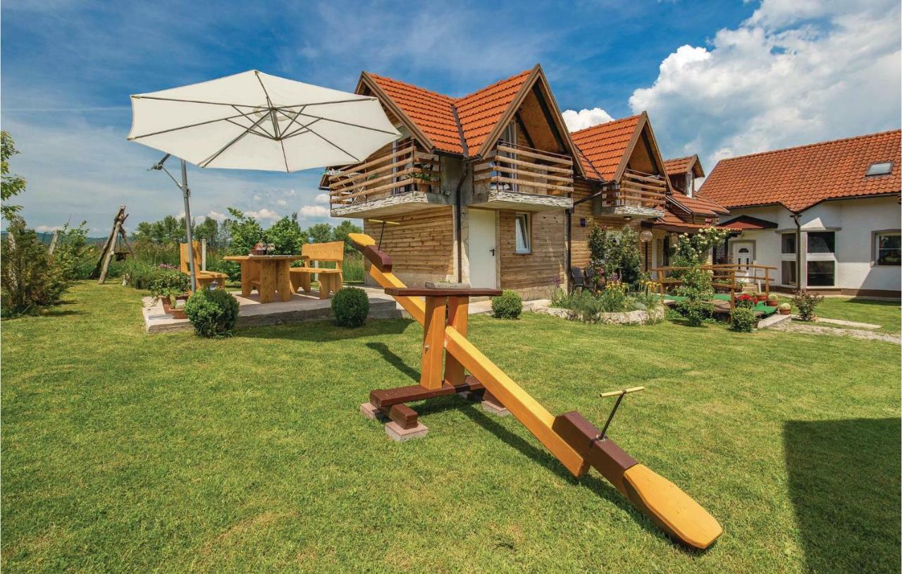 2 Bedroom Cozy Home In Licko Lesce 외부 사진
